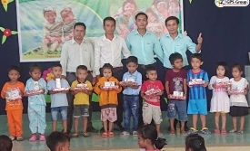 GPS Ninh Thuận: Trao quà cho trẻ em có hoàn cảnh khó khăn